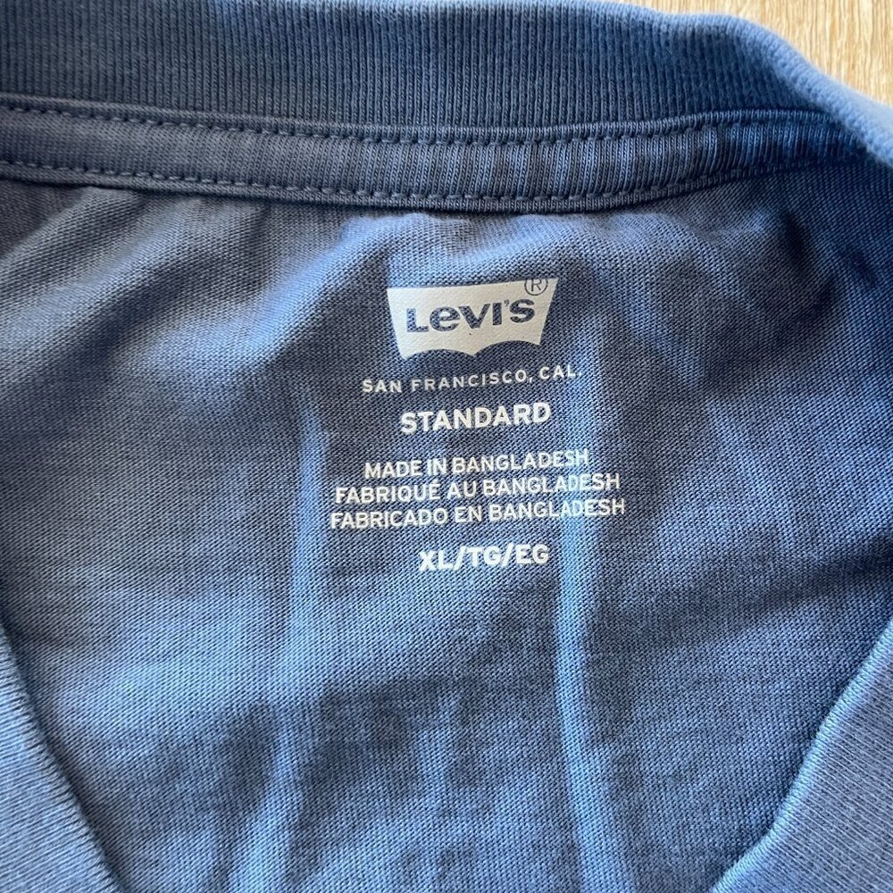 Mens Levi's Blue Print Short Sleeve Tshirt - XL - Picture 6 of 6